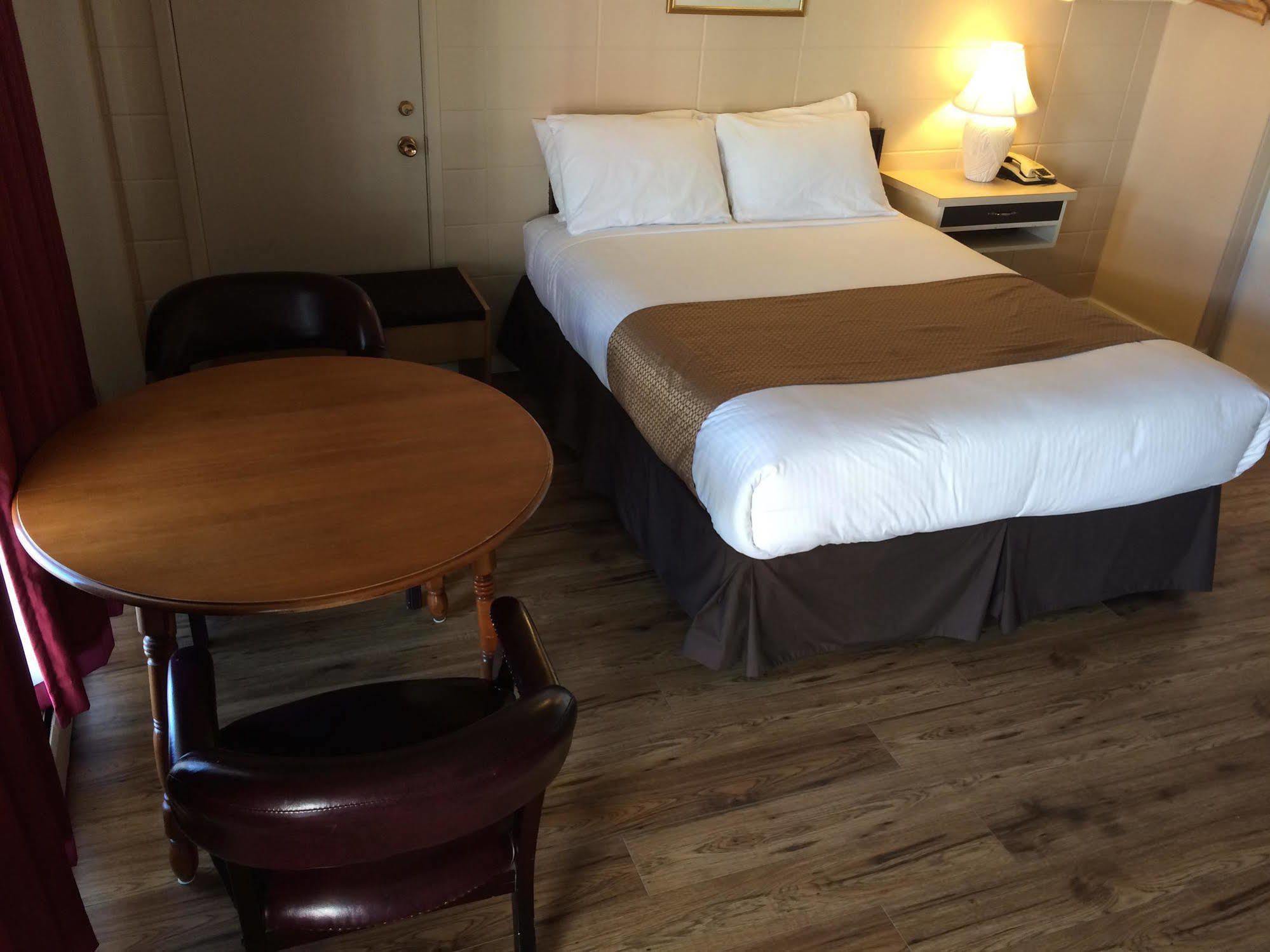 Siesta Motel Olds Экстерьер фото